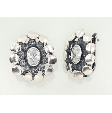 Sidabriniai auskarai ant cilindrinės spynos0