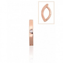 Auksinių auskarų vėrimas į bambą0